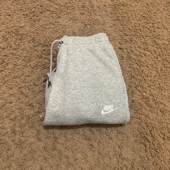 SOLD !!! Women’s Nike Sweats Size X-Small - Picture 2 of 3
